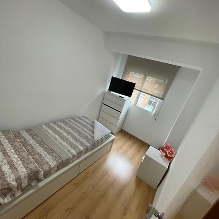 Habitacion Privada En Piso Compartido Hotel บาเลนเซีย ภายนอก รูปภาพ