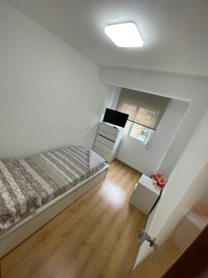 Habitacion Privada En Piso Compartido Hotel บาเลนเซีย ภายนอก รูปภาพ